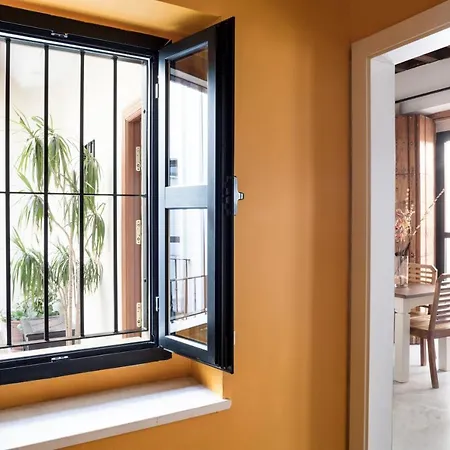 La Casa Del Pozo Santo Seville